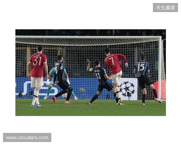 记者:因下赛季很大概率有欧冠踢,曼联想B费再至少留队1年